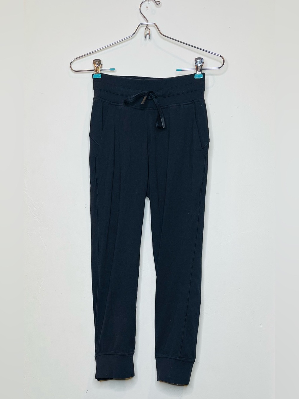 Girls Lululemon Black Cropped Jogger Pants  Size 10